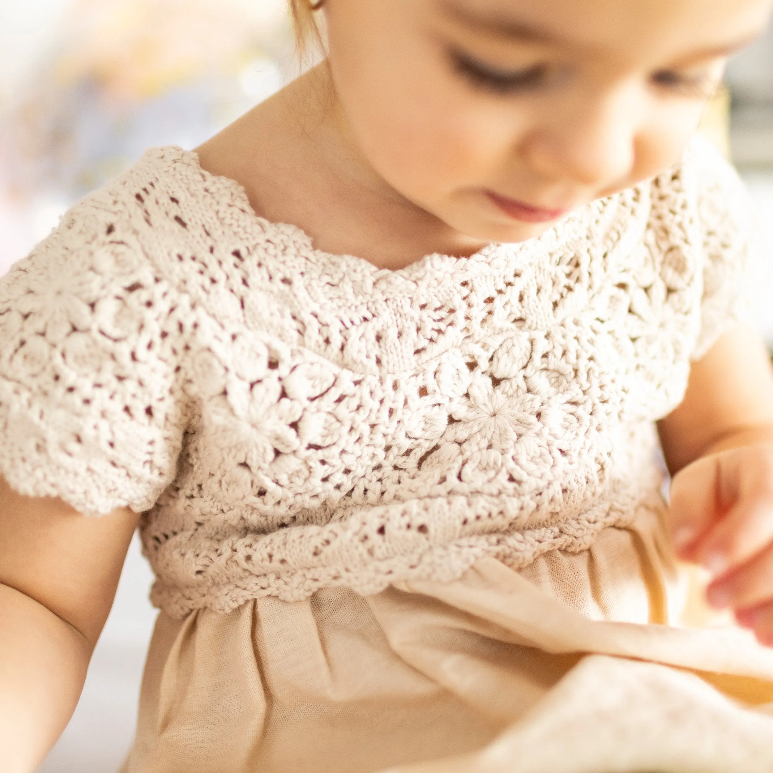 Robe en lin à manches courtes crème avec crochet, bébé || Cream short sleeves linen dress with crochet, baby